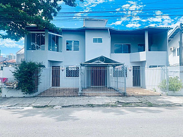 Casa Geminada - Venda - Centro - Balneário Camboriú - SC
